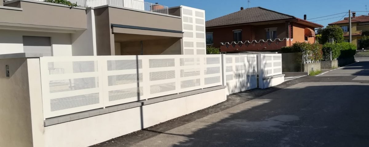 cmc recinzioni-cantiere di Madone-Recinzione modello microforata
