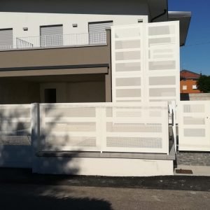 cmc recinzioni-cantiere di Madone-Recinzione modello microforata