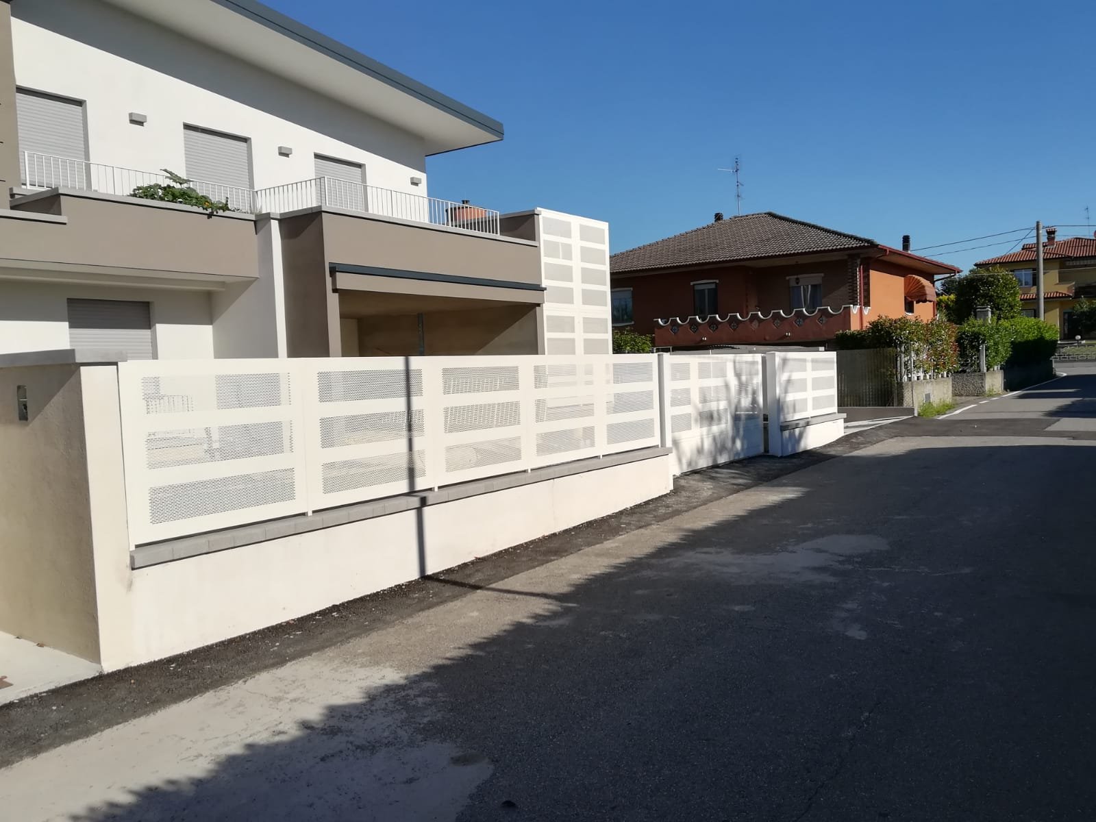 cmc recinzioni-cantiere di Madone-Recinzione modello microforata