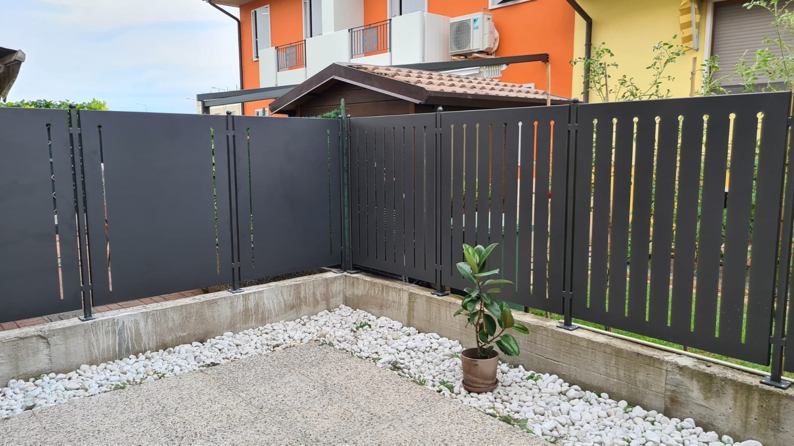 Cantiere Verona <br/> Recinzione modello bastoni