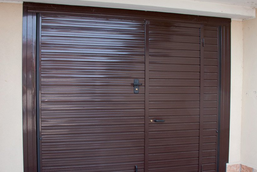 BASCULANTE E PORTONE SEZIONALE <br/> MODELLO DOGHE ORIZZONTALI