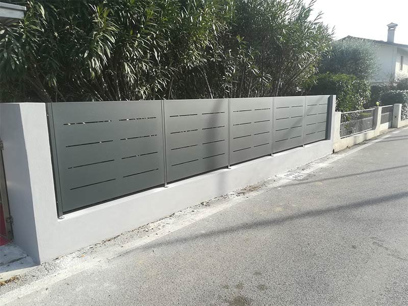 CMC Recinzioni cantiere di Pescantina visione cancello d'ingresso - Recinzione Modello Mare