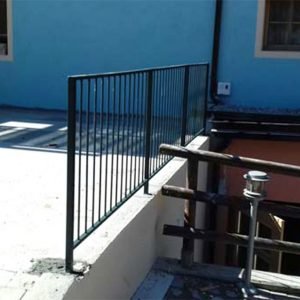 cmc parapetti-cantiere hotel adriana ledro-parapetto modello liscia