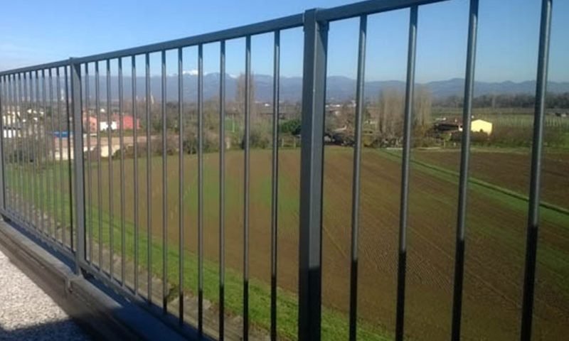 cmc parapetti-cantiere san giovanni lupatoto-parapetto modello liscia