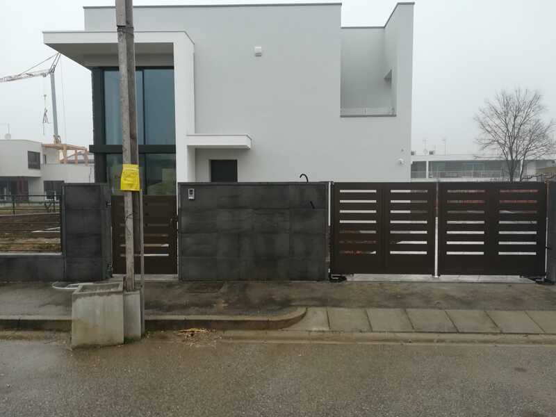 Cantiere Padova <br/> Recinzione modello Village