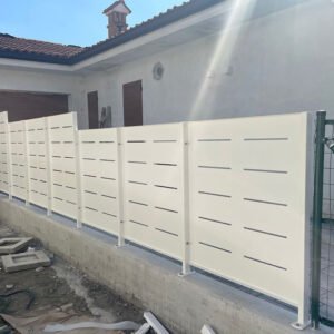 paletti in tubolare a tassellare il tutto