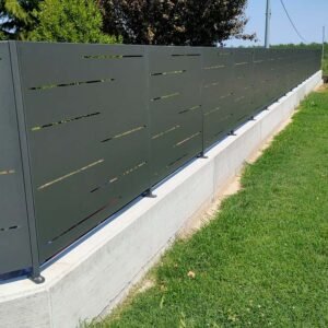 Fornitura di nostra produzione di recinzione in LAMIERA