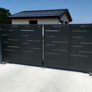 cancello pedonale con maniglione il tutto zincato e verniciato a polveri poliestere da esterno e posato in opera da nostri operatori interni